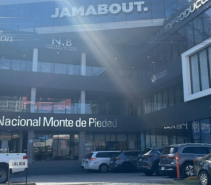 LOCAL MONTERREY AV. EUGENIO GARZA SADA PLAZA SONATA RENTA