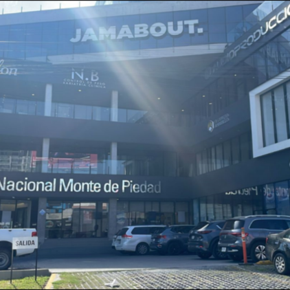 LOCAL MONTERREY AV. EUGENIO GARZA SADA PLAZA SONATA RENTA